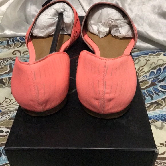 Coral in color flats - Picture 4 of 4